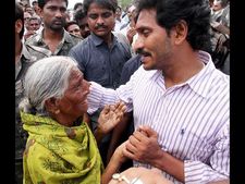 కష్టాలుండవు, మంచిరోజులొస్తాయి: జగన్(పిక్చర్స్)