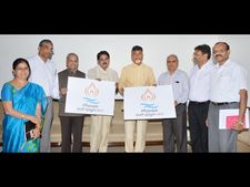 గోదావరి పుష్కరాల లోగోతో బాబు, ప్రధానికి ఆహ్వానం
