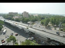 మండుతున్న ఎండలు: భానుడి దెబ్బకు జనం విలవిల(ఫోటోలు)