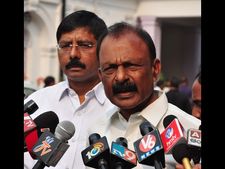 సన్ స్ట్రోక్: ఆఫీస్‌లో సొమ్మసిల్లి పడిన రఘువీరా