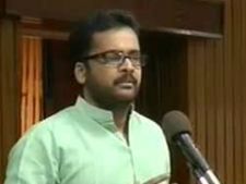  ఏపీకి ప్రత్యేక హోదా సదస్సులో నిప్పులు చెరిగిన సినీ నటుడు శివాజీ