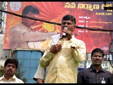  టీడీపీపై టీఆర్ఎస్ పగ: దీక్షలో బాబు (ఫోటోలు) 