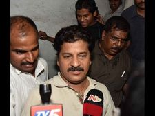 పరకాల ఎవరు: తలసాని?, రేవంత్‌కు చుక్కెదురు: సిట్ కార్యాలయంలోనే 