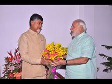 మీరు సమర్ధులు, ఆ పని చేయగలరు: చంద్రబాబుతో ప్రధాని మోడీ