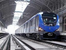 మెట్రో ముప్పు: ఇనుపరాడ్ పడి టెక్కీ మృతి