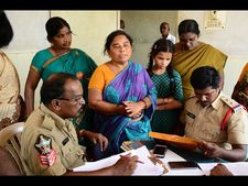 కొత్త కోణం: కొత్త ప్రియుడితో పాత ప్రియుడిని చంపించబోయిన రాణి (ఫోటోలు)