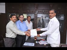 మంత్రి హరీశ్‌రావుపై కేసు కొట్టివేత: కాకతీయకు రూ. 50లక్షల విరాళం