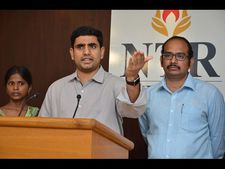 ఉచిత విద్య: అనాథ పిల్లలకు నారా లోకేష్ సాయం(పిక్చర్స్)