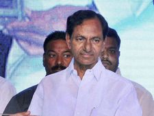  పిచ్చోడు గోవర్ధన్, తప్పుడు వ్యాసాలు రాస్తున్నాడు: కెసిఆర్
