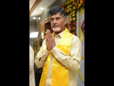 జపాన్ మెట్రో రైలులో బాబు: నవ్యాంధ్రకు రానున్న తోషిబా, హోండా..!