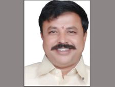 చింతమనేనిపై 'రెవెన్యూ' ఆగ్రహం: ఆత్మహత్య చేసుకుంటానని వనజాక్షి కంటతడి