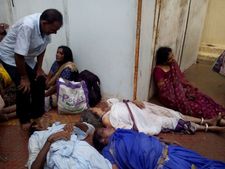 క్షమించండి: బాబు, బాధ్యత మరిచి.. సీఎం వెంటే ఉండి తంటా తెచ్చిన విఐపిలు!