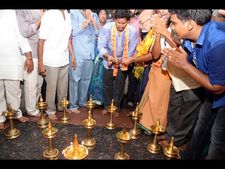 బాబు పర్యటనకు ముందు పుష్కరాల్లో తుపాకీ కలకలం, పడవలో బాంబు అని బెదిరింపు
