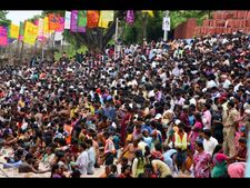  రేపటితో ముగియనున్న గోదావరి పుష్కరాలు: పెరిగిన భక్తుల రద్దీ (ఫోటోలు)