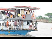  గోదావరి పుష్కరాలు: చంద్రబాబుకు ప్రమాదం తప్పిందిలా? (ఫోటోలు)