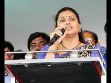 అమ్మాయిలతో తైతెక్కలు, ర్యాగింగ్ తెచ్చిందే చంద్రబాబు: రిషికేశ్వరి మృతిపై రోజా