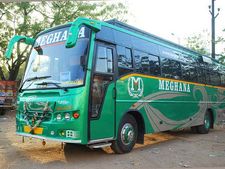వోల్వో బస్సు బోల్తా: 20 మందికి గాయాలు, 5గురి పరిస్ధితి విషమం