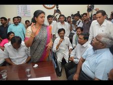  డ్యాన్స్‌లా, మీ నాన్నకి చెప్పు:రిషికేశ్వరి కేసులో ప్రిన్సిపల్‌పై జడ్జి, రోజా ఆగ్రహం (పిక్చర్స్)