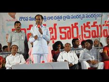 నేనూ తట్టమోస్తా: చిన్నముల్కనూరును దత్తత తీసుకున్న కెసిఆర్(పిక్చర్స్)