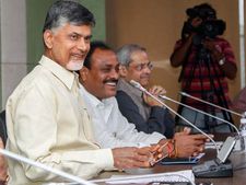 ఇంటికి తెచ్చిస్తాం: చంద్రబాబు, కాంగ్రెసుపై ఫైర్, ఉద్యోగులకు హెచ్చరిక