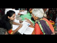 కవిత స్టైల్: సమస్యలు నోట్ చేసుకుని, విడివిడిగా జవాబులిచ్చారు
