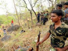  ఐదు లక్షలు తీసుకున్నారు, వేధిస్తున్నారు: పోలీసులపై ఎర్రచందనం స్మగ్లర్