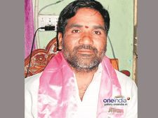 పడవ ప్రయాణం: ఊరెళ్లేందుకు ఎమ్మెల్యే అష్టకష్టాలు, వారివల్లేనని ఫైర్
