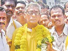 బాబు సీఎం అయ్యారు: అందుకే ‘వెనకడుగు’ యాత్ర