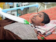  దాష్టీకం: టీచర్ దెబ్బలకు విద్యార్థి బలి (ఫోటోలు)