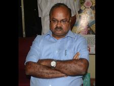 లంచావతారులు: ఏసిబికి చిక్కిన జివిఎంసి ఈఈ(పిక్చర్స్)