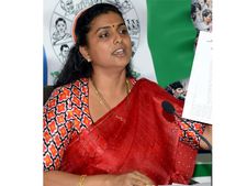 'ఆ మంత్రులను చంద్రబాబు భర్తరఫ్ చేయాలి', 'జగన్ దీక్షతో ఆత్మహత్య చేసుకుంటే బాధ్యులెవరు'