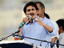 జగన్ దీక్షకు షాక్: హౌస్ మోషన్‌ను తోసిపుచ్చిన హైకోర్టు
