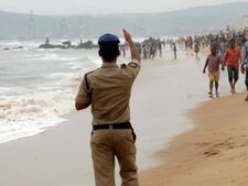 వినోదంలో విషాదం: ఇద్దరు విద్యార్థుల మృతి, మరో ఇద్దరు గల్లంతు