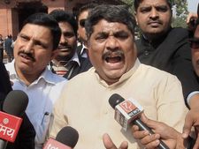  వైయస్ జగన్ పార్లమెంట్‌లో పిల్లి: టీడీపీ ఎమ్మెల్యే, చంద్రబాబుకు భయం: అప్పిరెడ్డి
