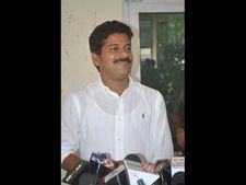 సిఎం చర్మంతో రైతులకు చెప్పులు కుట్టించినా పాపం లేదు: రేవంత్ రెడ్డి