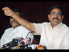 రైతులకు వీఐపీ హోదా కల్పిస్తాం: నారాయణ, కెసిఆర్‌నూ పిలుస్తాం 