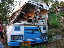 నల్గొండ విషాదం, ప్రభుత్వం పరిహారం: చంద్రబాబు దిగ్భ్రాంతి, లారీ డ్రైవర్ నిర్లక్ష్యమే!