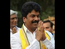 బెజవాడలో వణికిస్తున్న 'కాల్ మనీ': బాబు ఆగ్రహం, తాట తీస్తామని బొండా ఉమ