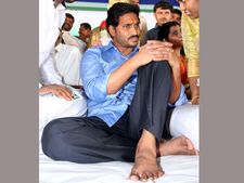 ప్రత్యేక హోదా ఇష్యూ: జగన్ దీక్ష విఫలమా, సఫలమా?