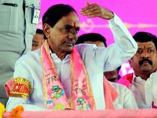 డబుల్ బెడ్రూమ్స్: అమరావతి శంకుస్థాపనకు కెసిఆర్ డౌట్