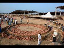 అమరావతికి రూట్‌మ్యాచ్ సిద్ధం: లగ్జరీ కార్లు, 19 హోటళ్లలో 1000 గదులు(ఫోటోలు)
