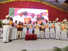 ట్యాంక్‌బండ్‌పై ఎవరెవరి విగ్రహాలో: కెసిఆర్, వరంగల్‌‍ను 'స్మార్ట్' చేస్తాం: వెంకయ్య