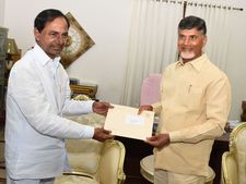 వావ్ అమరావతి: కెసిఆర్-బాబు 20 ని.లు సీక్రెట్ ముచ్చట్లు (పిక్చర్స్)