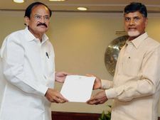 వారికి పాదాభివందనం, కట్టుబట్టలతో వచ్చాం: బాబు, 'వామ్మో జగన్!'