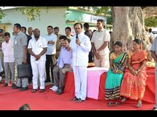 అమరావతికి వెళ్తున్నా, మళ్లీ వచ్చి చేస్తా: కెసిఆర్, సూర్యాపేట టు ఏపీ..