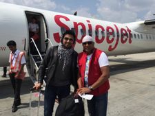 అమరావతి: విజయవాడకు చేరుకున్న శివమణి, కేంద్ర మంత్రి వీకే సింగ్ గైర్హాజరు