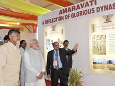 ప్రత్యేకతలివే: అమరావతి ఫోటో గ్యాలరీని ఆసక్తిగా తిలకించిన ప్రధాని మోడీ 