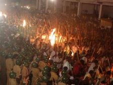 రక్తసిక్తమైన దేవరగట్టు 'బన్ని ఉత్సవం': ఐదుగురి పరిస్థితి విషమం