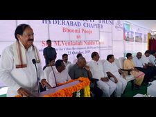 బెదిరింపులకు ఎవరూ లొంగరు, ఐదేళ్ల తర్వాత ప్రశ్నించండి: వెంకయ్య