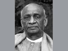అమరావతిలో సర్దార్ విగ్రహం: చంద్రబాబు, బిజెపిపై రఘువీరా ఫైర్